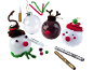 Kit de décoration de Noël DIY avec boules transparentes, chenilles, colle pailletée et marqueurs.