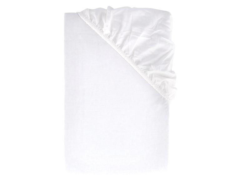 Un drap blanc en coton aux coins arrondis.