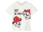 T-shirt blanc à manches courtes pour enfants avec le texte « JUST BE KIND ! » et des dessins de chiens en casques rouges.