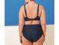 Un bikini noir taille haute.