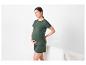 Maternité : haut et short en jersey vert olive.