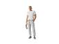 T-shirt blanc, joggings gris et baskets : vêtements sportswear pour homme.