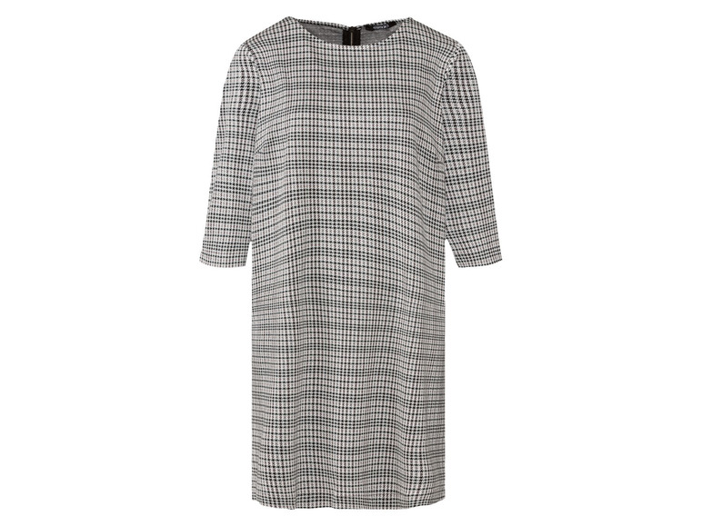 Une robe à carreaux blancs et noirs à manches longues.