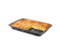 Plaque de cuisson avec un morceau de gâteau aux amandes coupé.