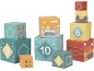 Cubes empilables colorés de différentes tailles avec véhicules et chiffres.