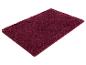 Tapis rouge doux au toucher.