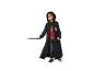 Un garçon avec un costume de Harry Potter et une baguette magique.