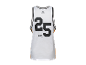 Un maillot de basket-ball blanc Crivit avec le numéro 25.