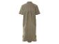 Robe chemise kaki à manches courtes.