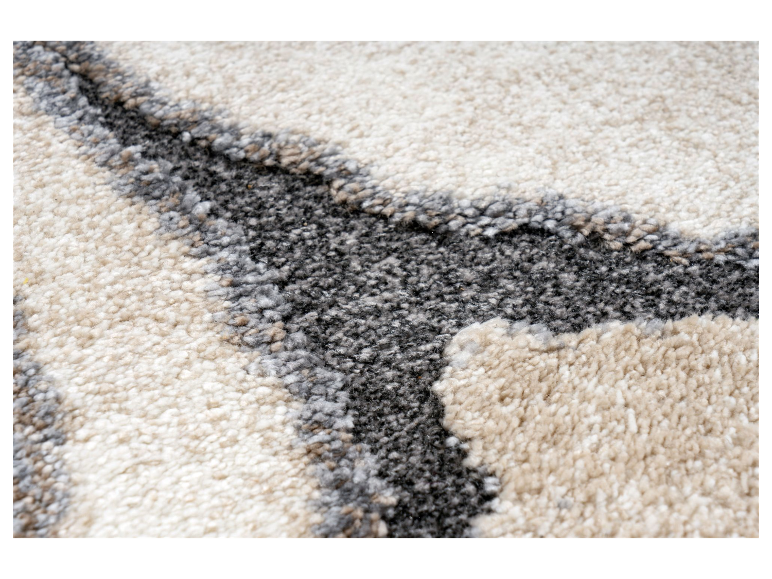 Tapis moelleux beige et gris : texture douce et design moderne.