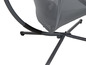 Détail d'un fauteuil suspendu gris avec un cadre en métal.