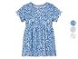 Une robe bleue à fleurs à manches courtes.