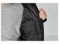 Veste noire avec doublure, poche intérieure visible.