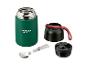 Thermos alimentaire vert avec cuillère pliante argentée, bouchon noir et tasse.