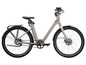 Un vélo électrique gris avec une courroie de transmission.