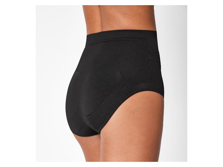 Culotte noire taille haute portée par une femme, photographiée de côté.