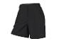 Short de sport noir avec poches zippées et logo discret.