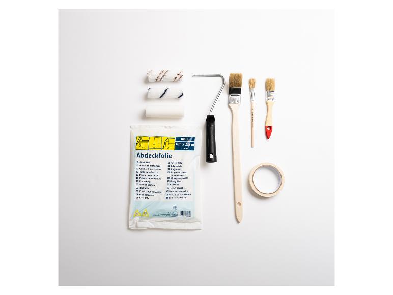 Outils de peinture comprenant pinceaux, rouleaux et bâche de protection.