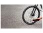 Gonflage d'un pneu de vélo avec une pompe sans fil Ultimate Speed.