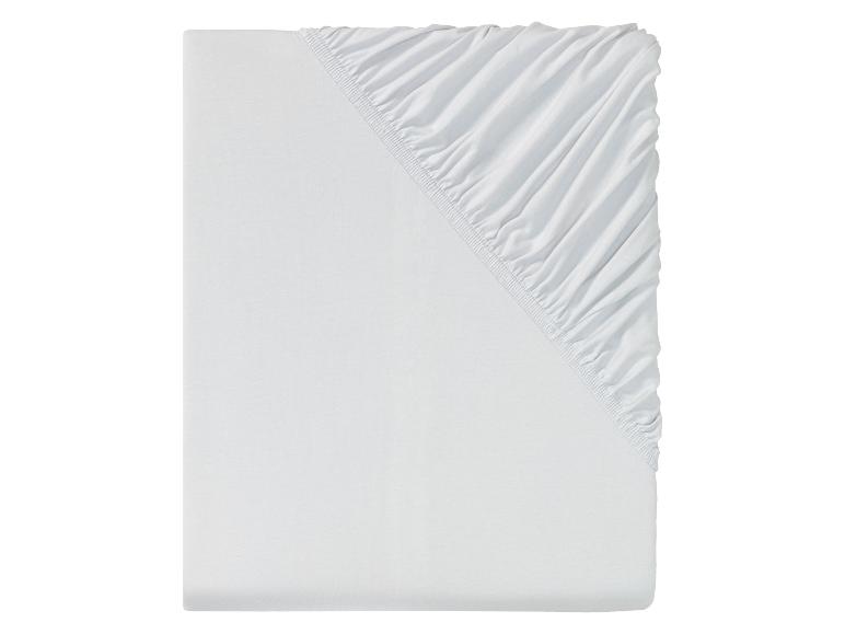 Un drap housse blanc
