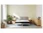 Lit, matelas et meubles de chambre à coucher style minimaliste.