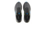 Deux paires de chaussures de sport Crivit grises avec des lacets noirs.