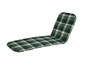 Une chaise longue à carreaux verts avec une étiquette de la marque 'Sun Garden'.