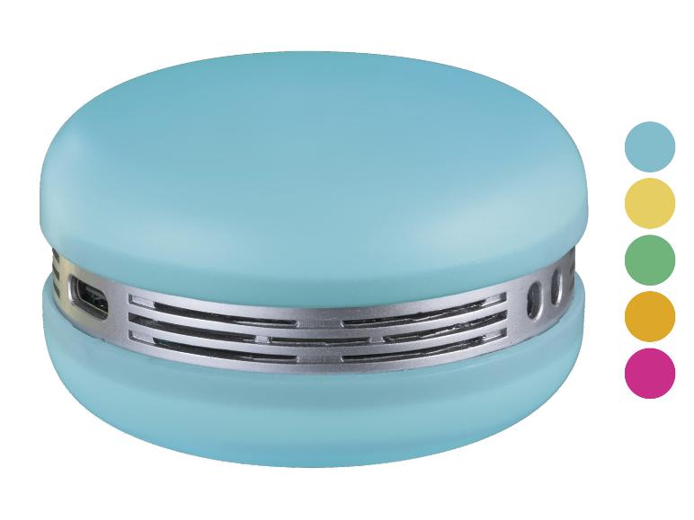 Haut-parleur bleu en forme de macaron avec détails argentés et échantillons de couleurs.