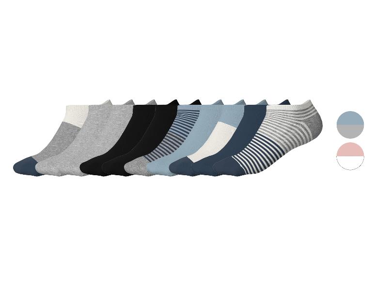Lot de 10 paires de chaussettes invisibles pour hommes, tons bleus, gris et noirs, certaines rayées.