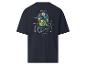 T-shirt bleu foncé avec un imprimé graphique d'un joueur de basket-ball et du texte