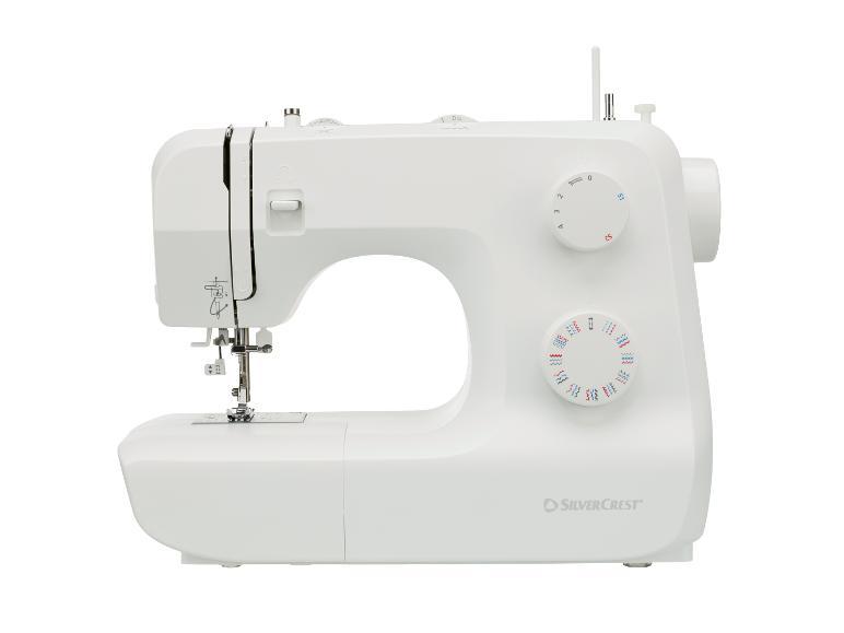 Machine à coudre blanche avec divers motifs de points et cadrans de commande