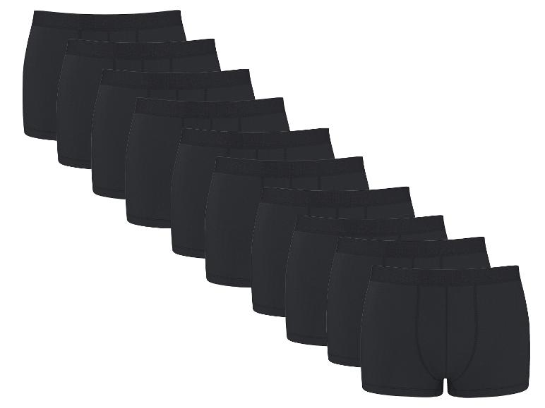 Dix paires de boxers noirs pour hommes, empilées en diagonale sur fond blanc.