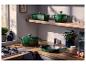 Gamme d'ustensiles de cuisine en fonte verte SILVERCREST® dans une cuisine.