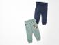 Deux leggings pour bébé : un bleu marine et un vert clair à imprimé kangourou.
