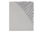 Drap-housse gris clair.