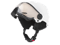 Casque de ski blanc avec visière intégrée et sangle ajustable.