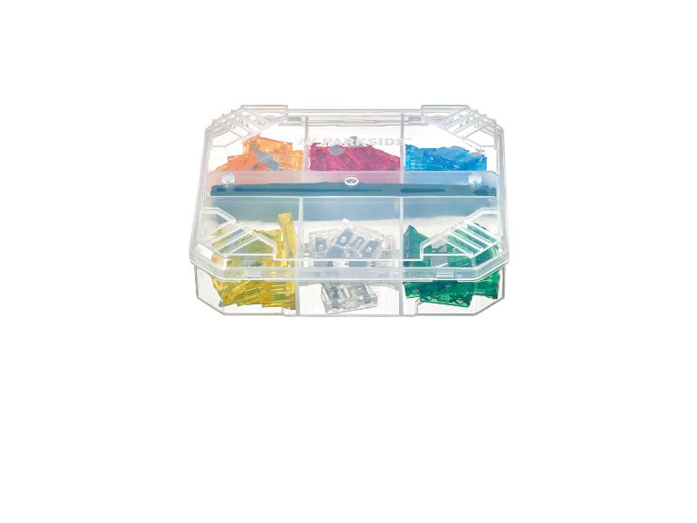 Boîte transparente avec fusibles de voiture colorés.