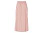 Longue jupe rose pâle à taille élastique.