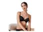 Soutien-gorge et lingerie noirs élégants.