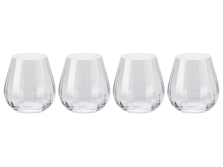 Quatre verres dans un design moderne.