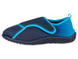 Chaussures d'eau bleues avec une semelle noire