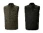 Deux gilets polaires pour hommes : un vert et un noir, tous deux zippés.