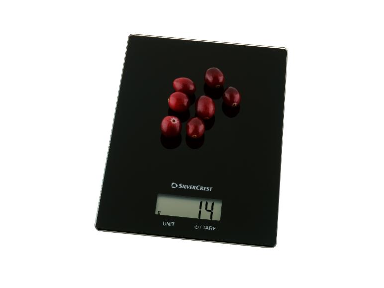 Balance de cuisine SilverCrest avec des canneberges affichant 14 grammes.