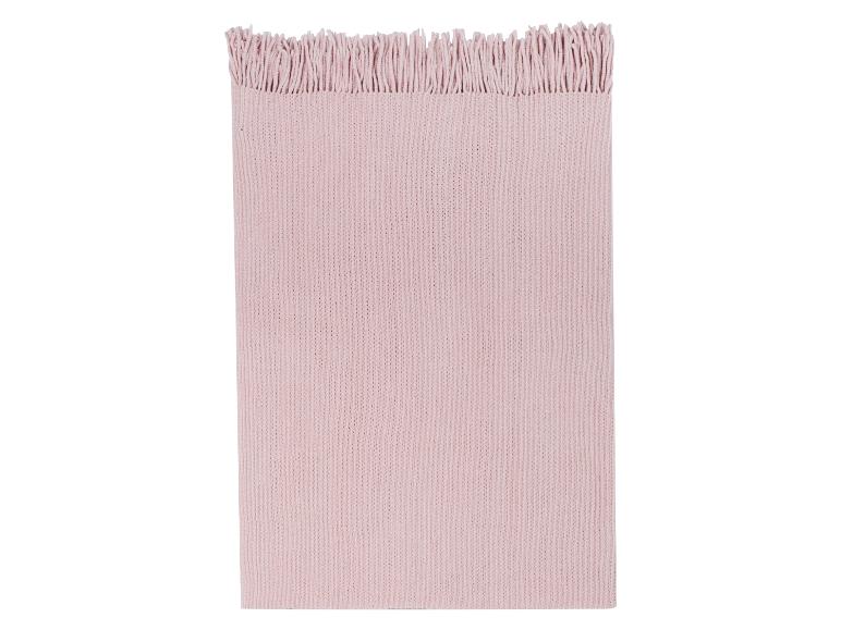 Douce couverture rose en tricot avec des franges.