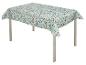 Nappe fleurie sur une table.