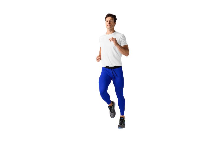 Homme en t-shirt blanc et leggings bleus en train de courir.