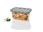 Salade de pâtes dans un contenant transparent avec couvercle gris.