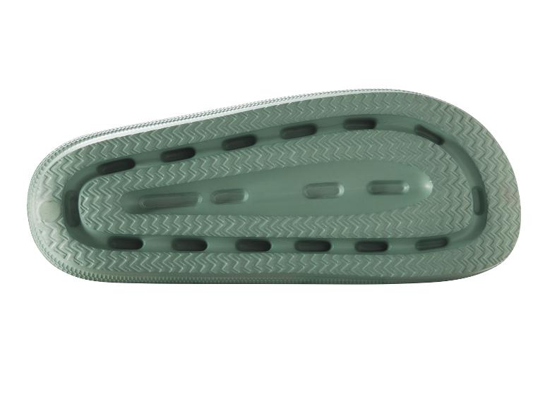 Semelle de tongs ou sabots en plastique vert clair.