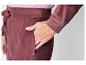 Pantalon en velours et sweat-shirt bordeaux.