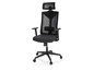 Un fauteuil de bureau noir avec un dossier en mesh et un appui-tête.